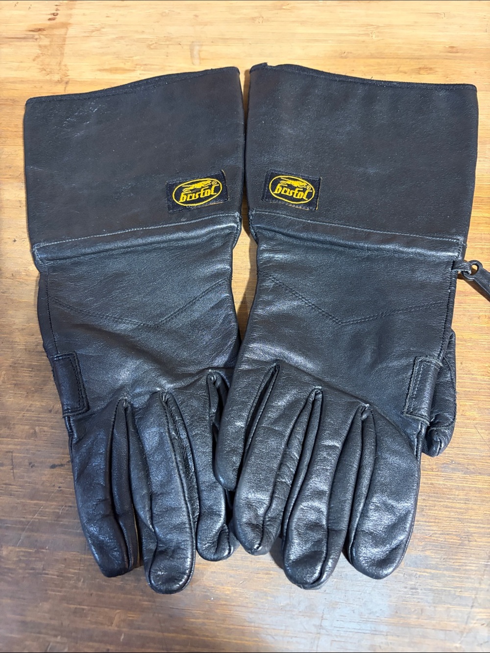 Black Leather Women's Gauntlet Gloves